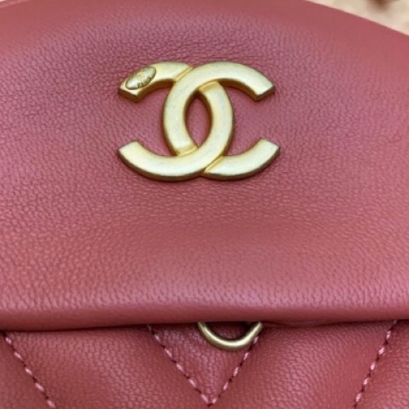 Chanel Shoulder Bag - Picture 2 of 4